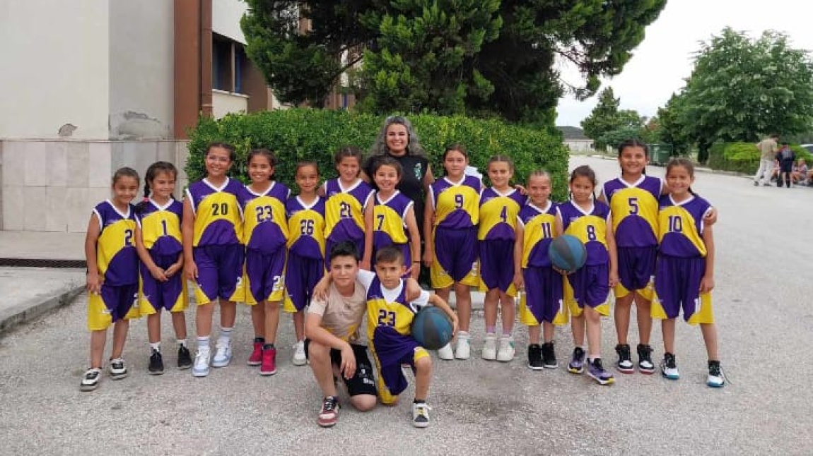 Okulumuz Minikler Kız Basketbol Takımımızın Başarısı